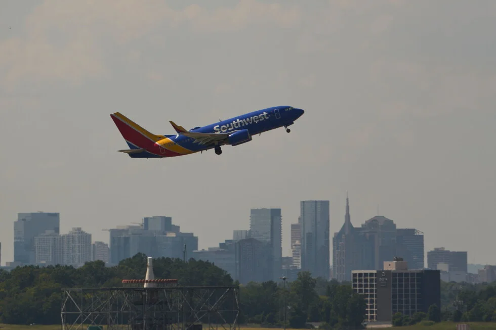 Tennessee governor backs renaming Nashville airport after Dolly Parton