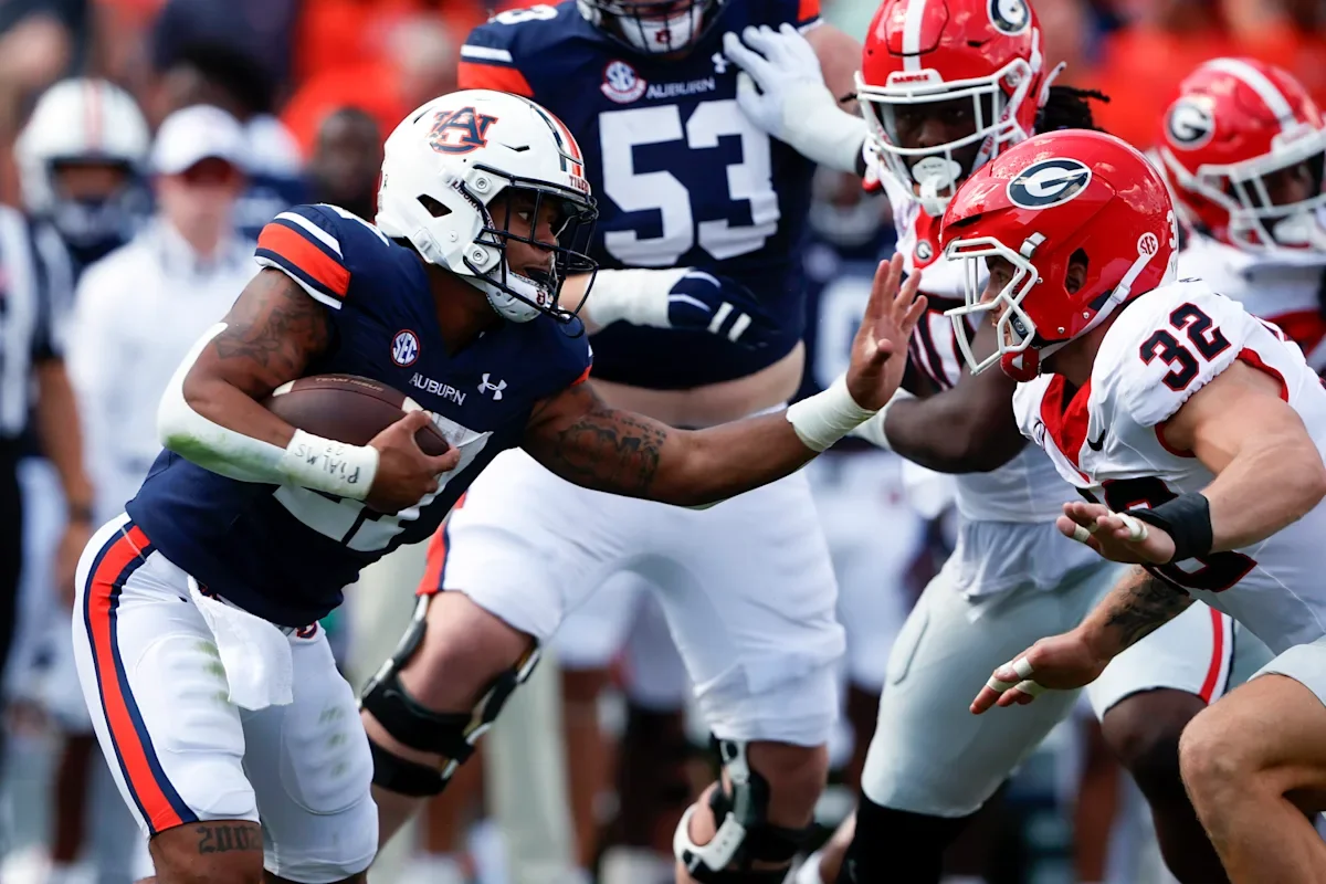 "Georgia and Auburn Engage in Intense SEC Battle in College Football Clash"