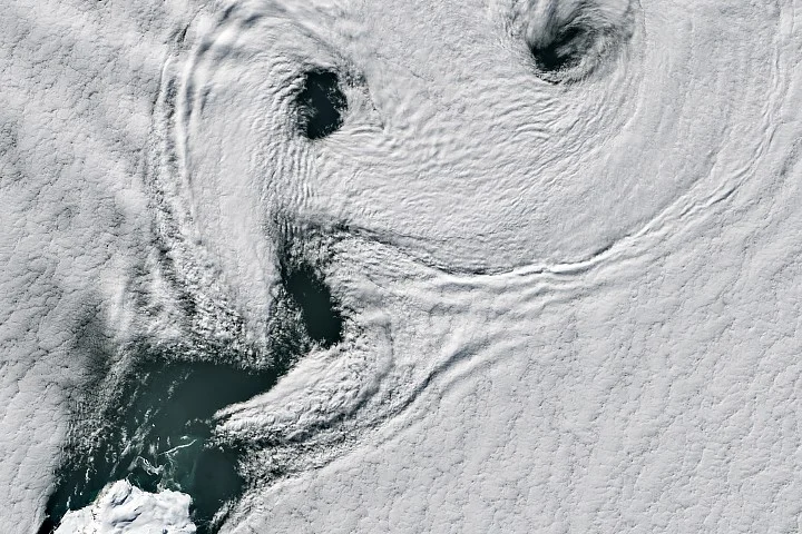 Antarctic Vortex Streets: Spirals Form Behind Peter I Island