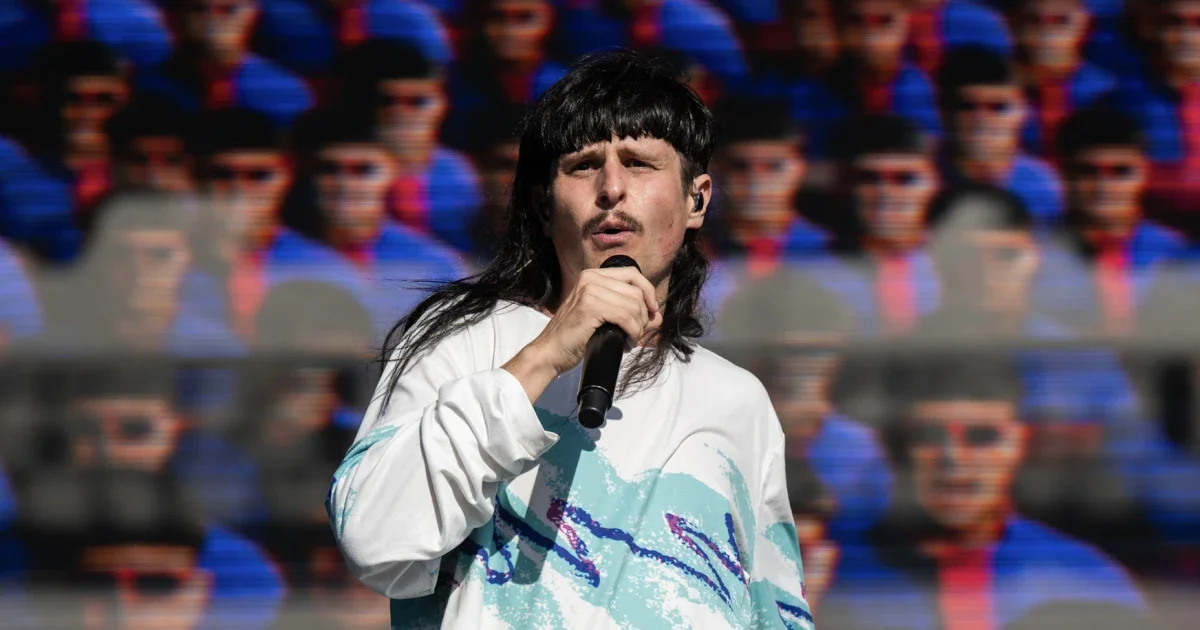 Oliver Tree Returns Home After Rio Copter Crash