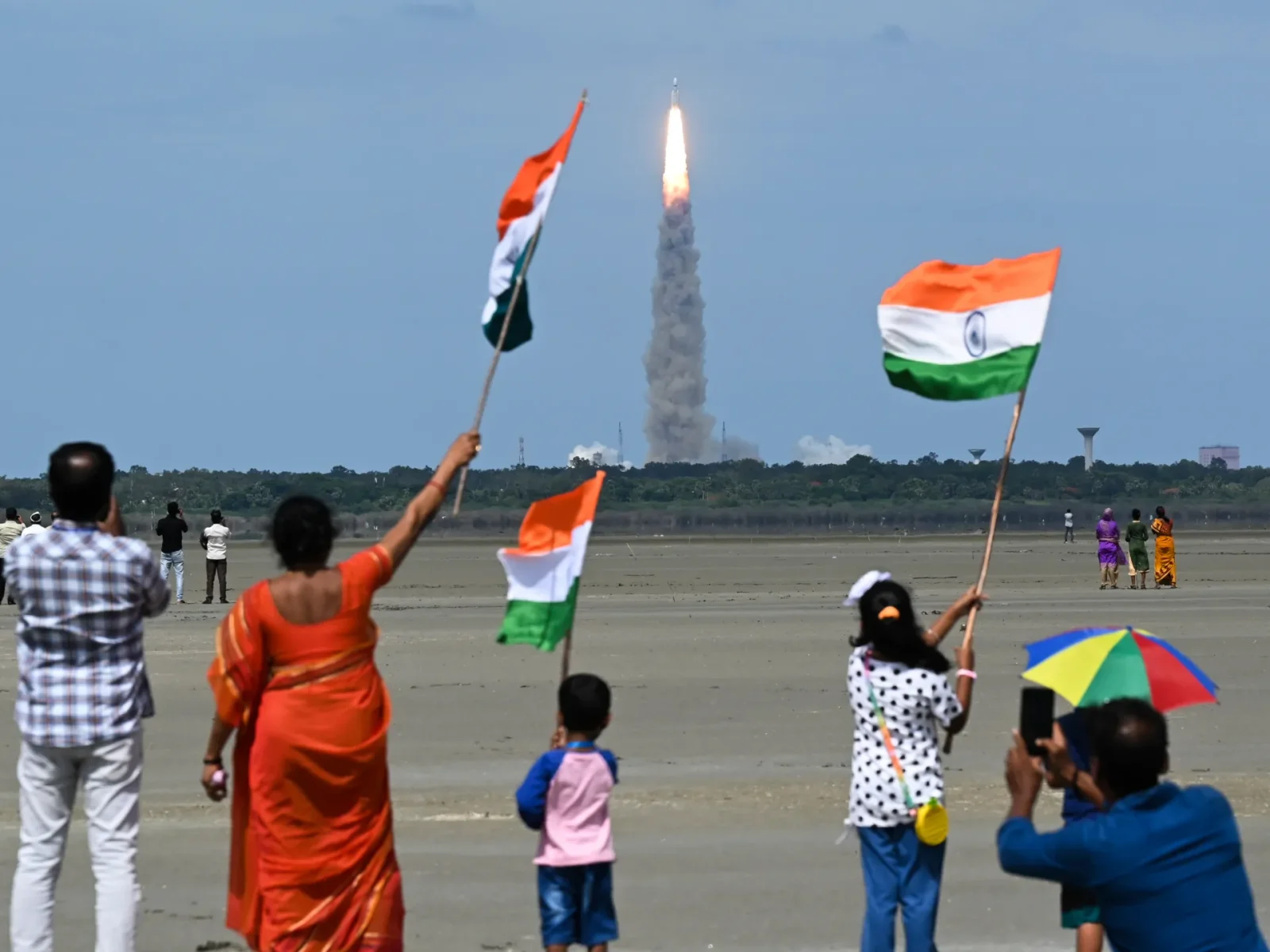 Successful Separation: Indian Moon Lander Detaches from Propulsion Module