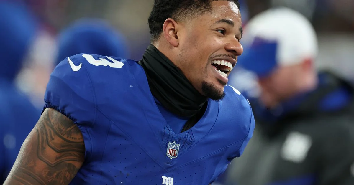 "Giants Dominate Eagles in Regular Season Finale: Playoff Hopes Limping"