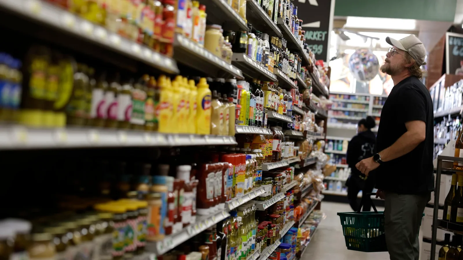 April core inflation holds at 3.3%, keeping Fed on the sidelines