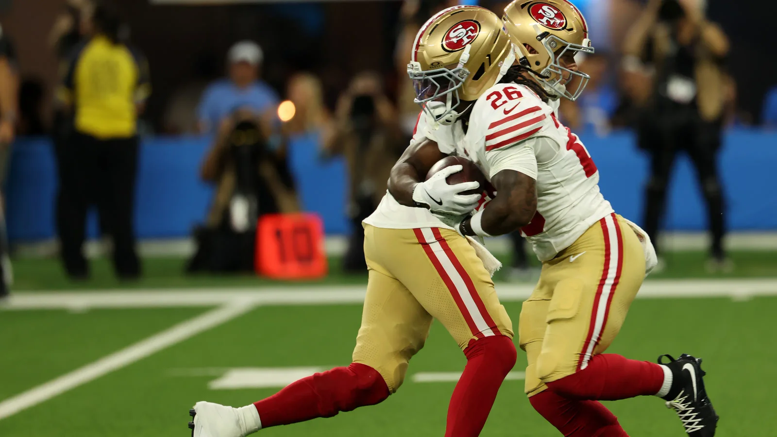 49ers enter finale with open roster battles across offense and defense