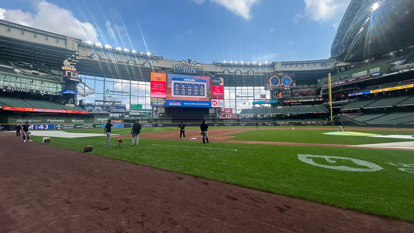 Brewers pull away early, top Pirates 4-2 at home