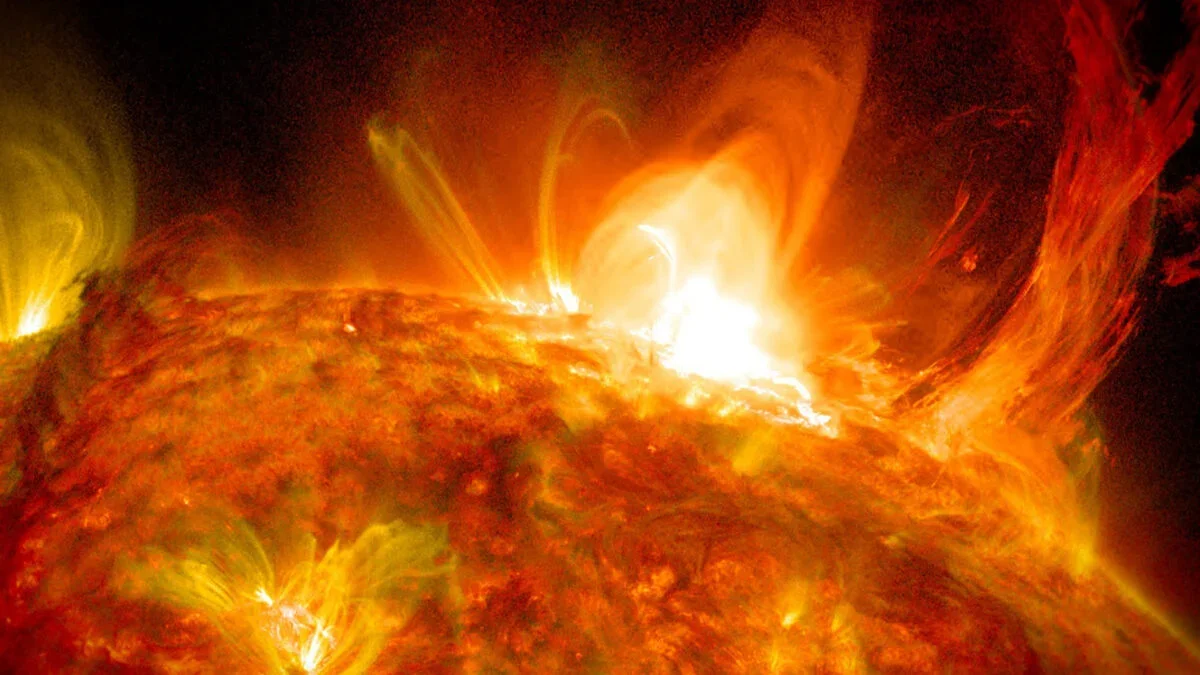 Earth Might Surf the Sun’s Red-Giant Wake, But Humanity Is Doomed