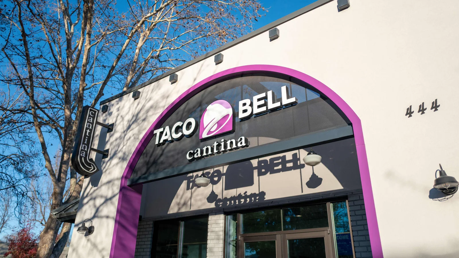 Taco Bell-Driven Q1 Beat Lifts Yum Brands Amid Pizza Hut Watch