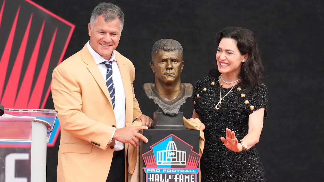 Vinatieri Fires Light Jab at Belichick in Hall of Fame Speech
