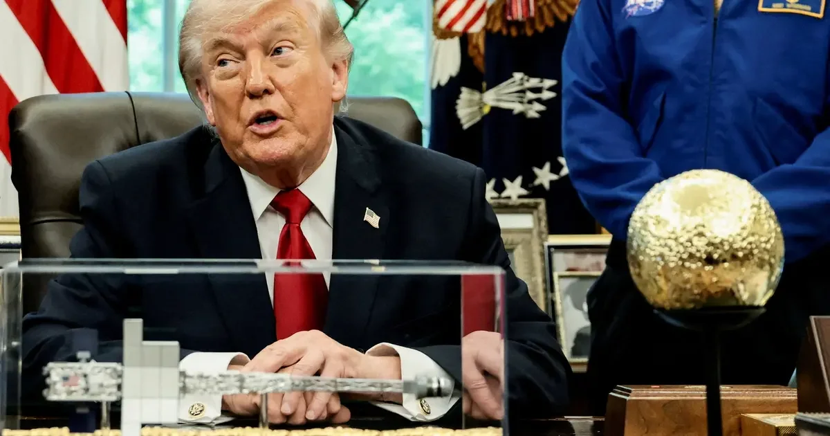 Trump moves to widen worker retirement options with private-sector portal