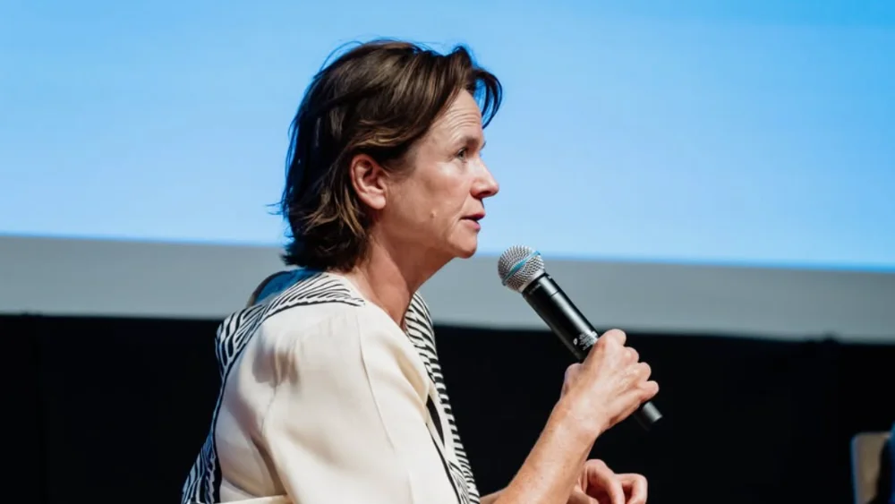 From Cult Upbringing to Cannes Breakthrough: Emily Watson’s Journey Through Breaking the Waves