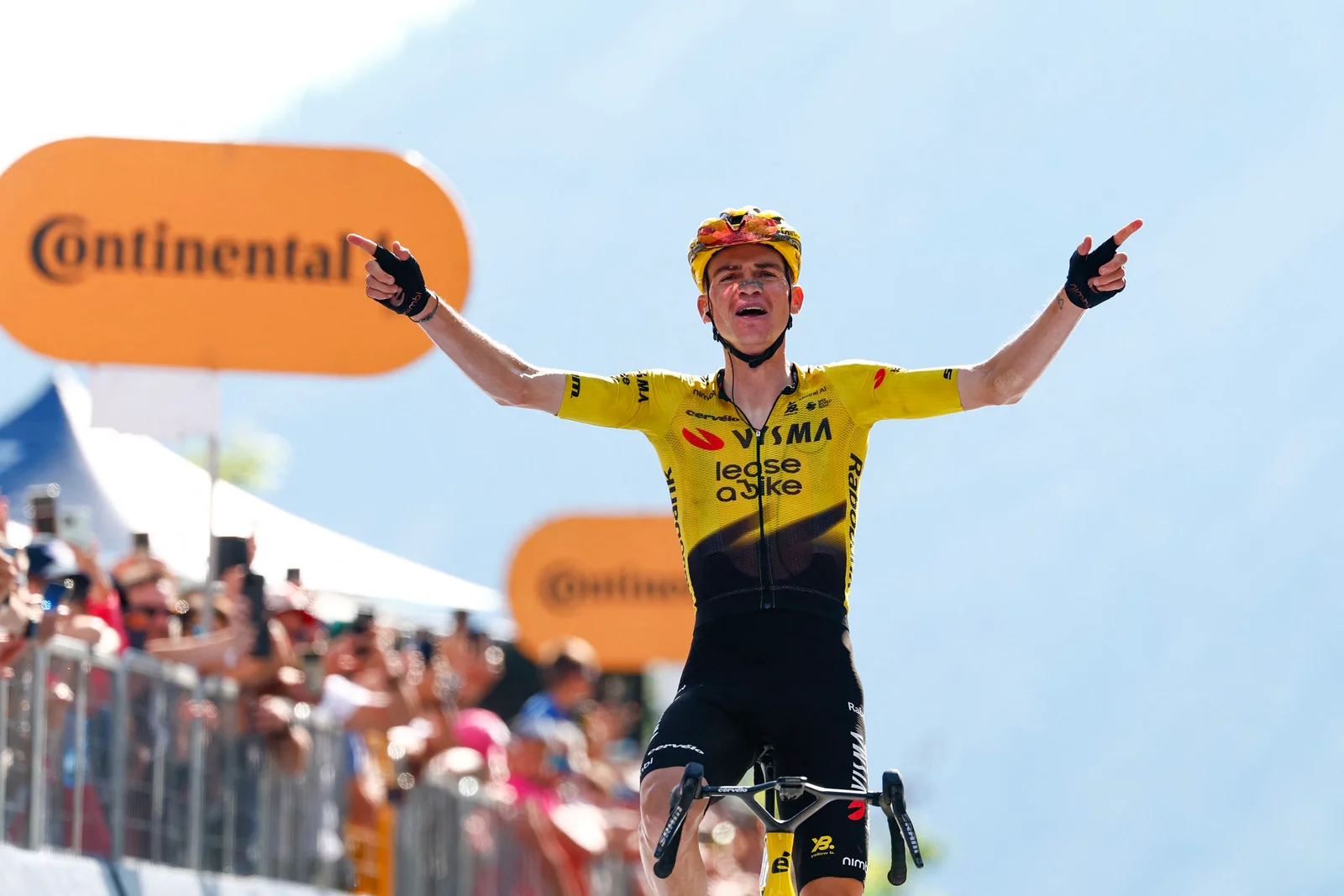 Kuss seals Dolomites break for Giro stage win as GC shuffles