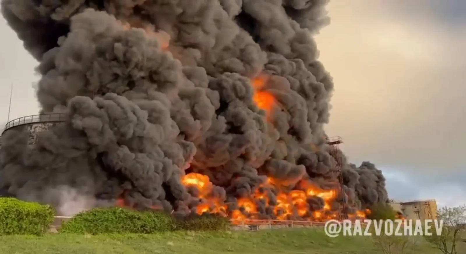 Drone blamed for Crimea oil reservoir fire.