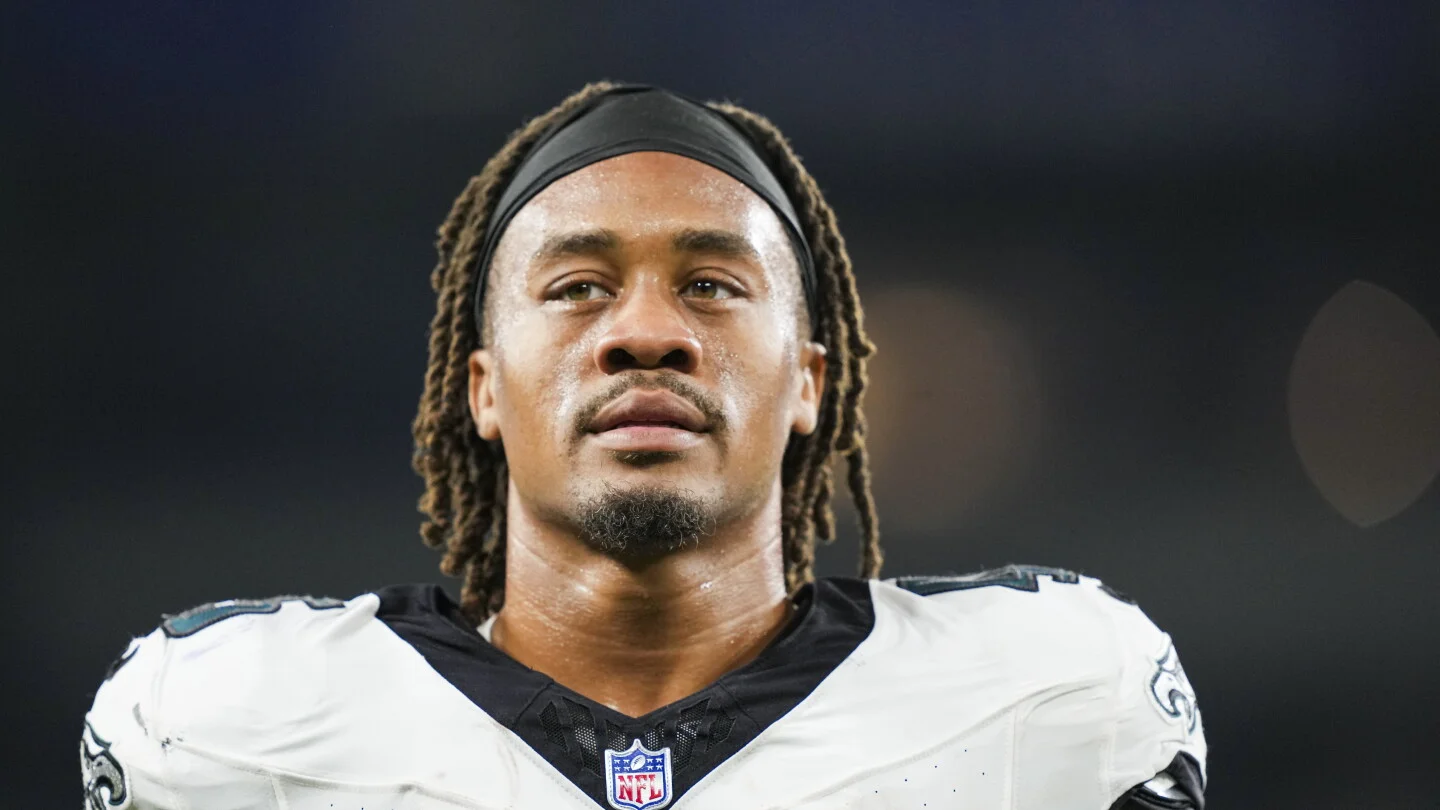 Eagles RB Ja’Quinden Jackson Hospitalized After Opening Kickoff Injury