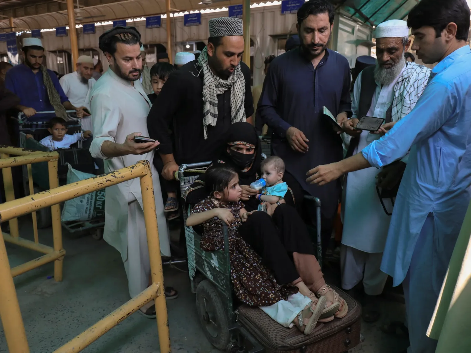 Pakistan Sets Deadline for Deportation of 1.7 Million Undocumented Afghans