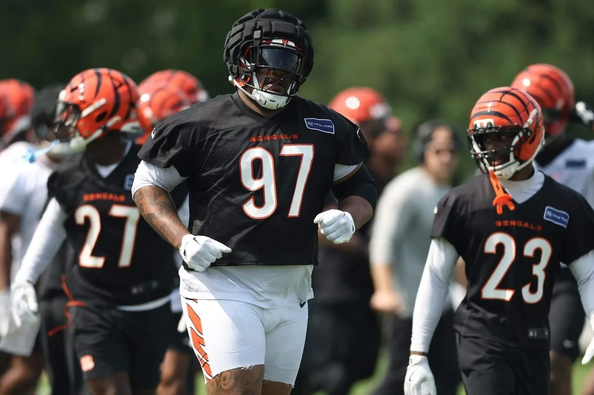 Bengals’ hot camp day sees both sides rise, Burrow clicking and young depth shining