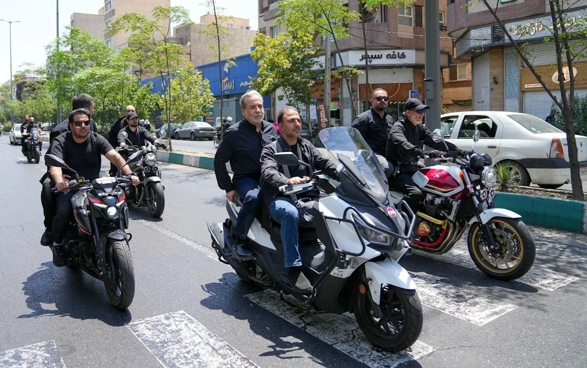 Tehran funeral turns into rebuke of Iran’s peace negotiators