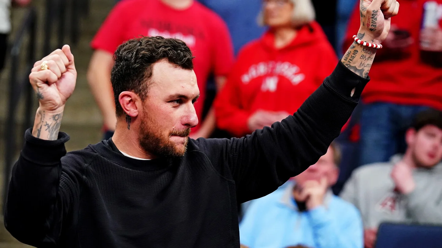 Manziel overwhelms Menery in quick dad-bod MMA debut