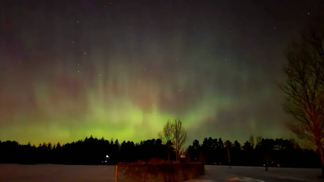 Northern Lights Illuminate Midwest Skies