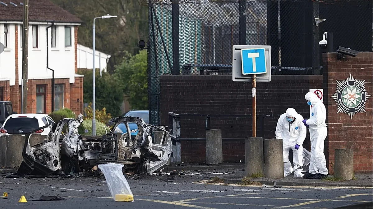 New IRA suspected after Dunmurry car bomb targets Belfast-area police station