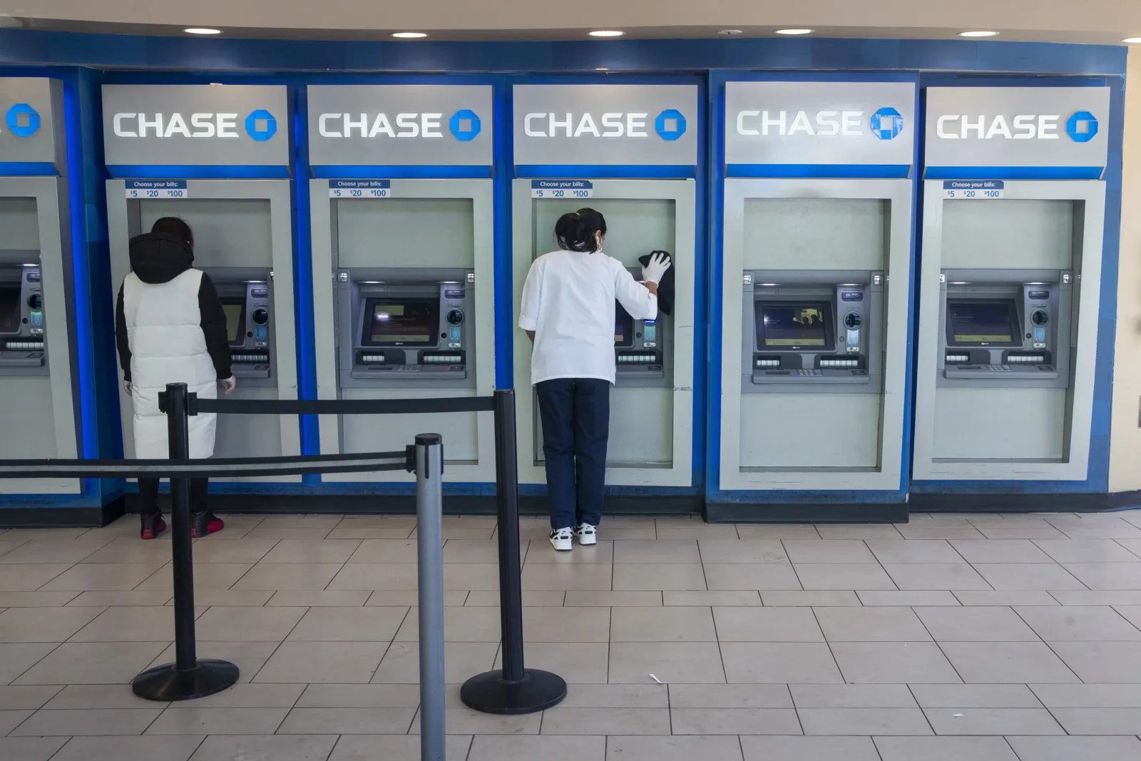 Maximize Your Savings: How to Take Advantage of Rising Bank Rates.