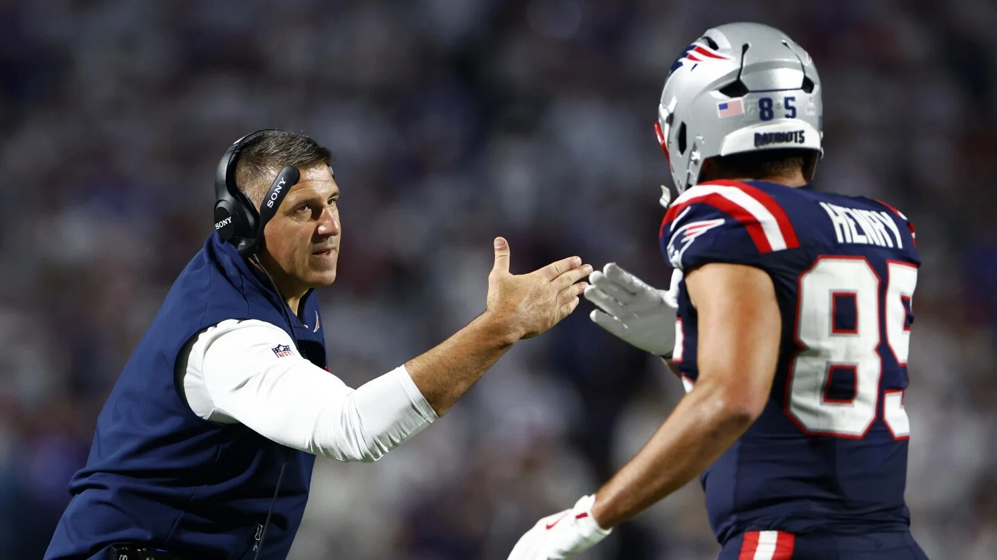 Patriots players stay locked on football amid Vrabel distractions