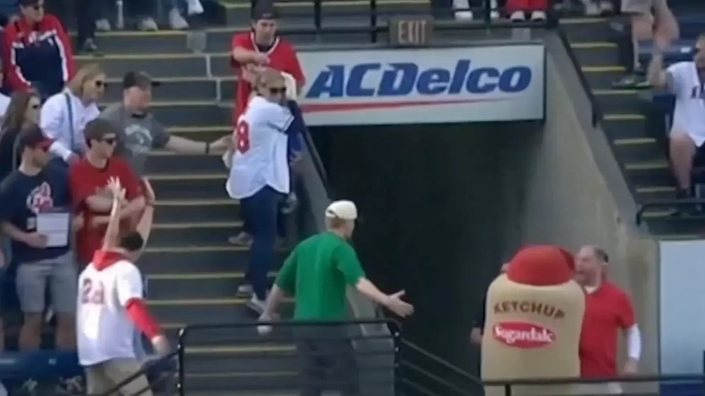Australian Fan Snags Mead's Homer in Guardians-Nationals Showdown