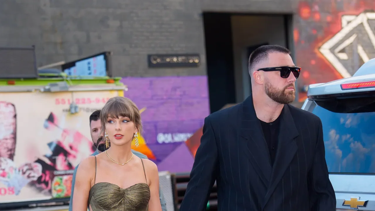 Taylor Swift Honors Elizabeth Taylor With Heirloom Jewelry at Brooklyn Wedding