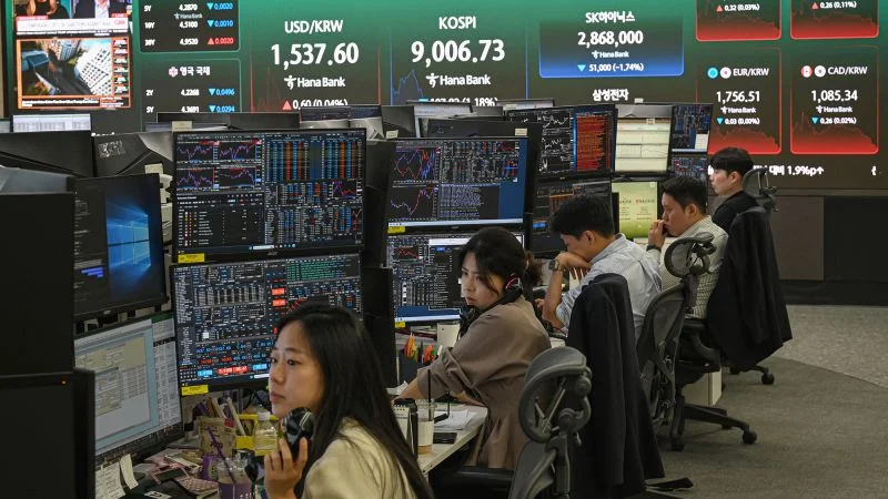AI-driven tech rout hits Seoul as Kospi slides 10%