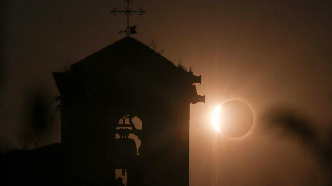 Duratón Delivers a Moon Shadow Moment: Watching a Total Solar Eclipse in Spain