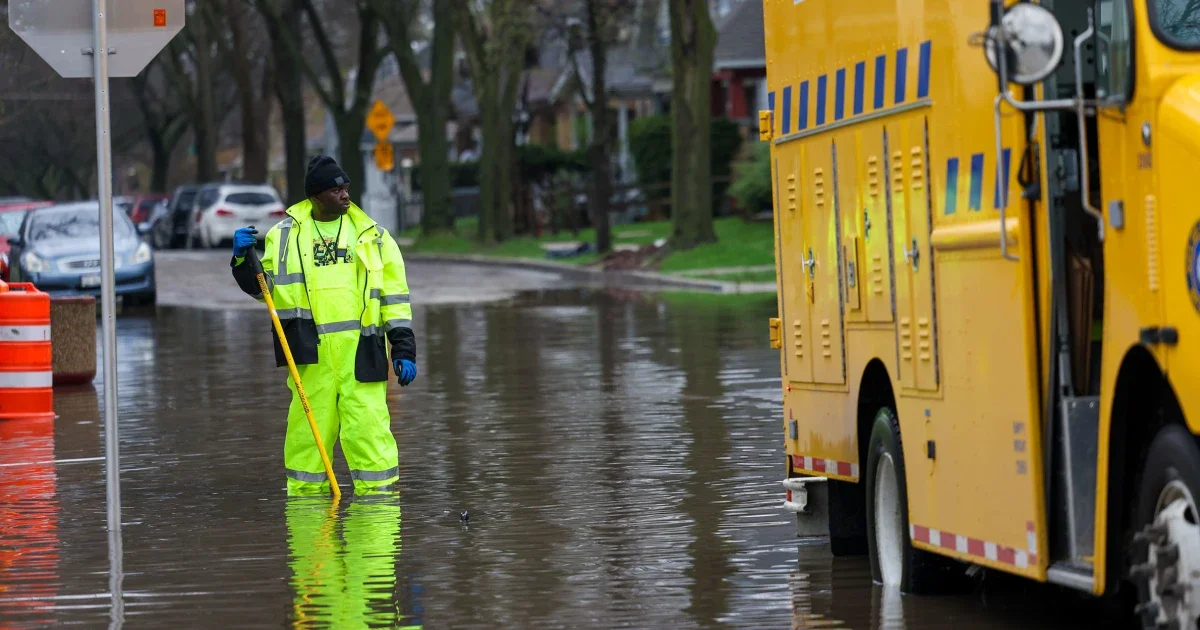 Weekend storm barrage threatens tornadoes and floods across millions