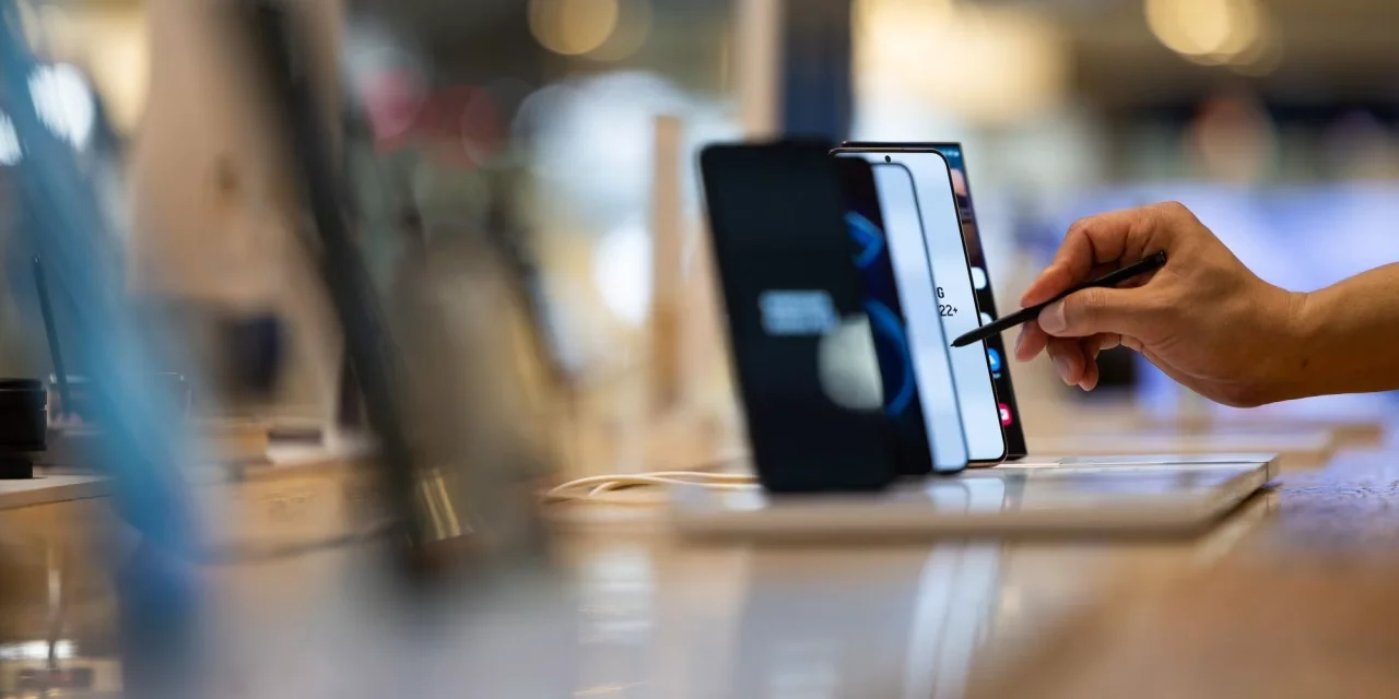 Samsung Sticks with Google, Ditches Bing Plan