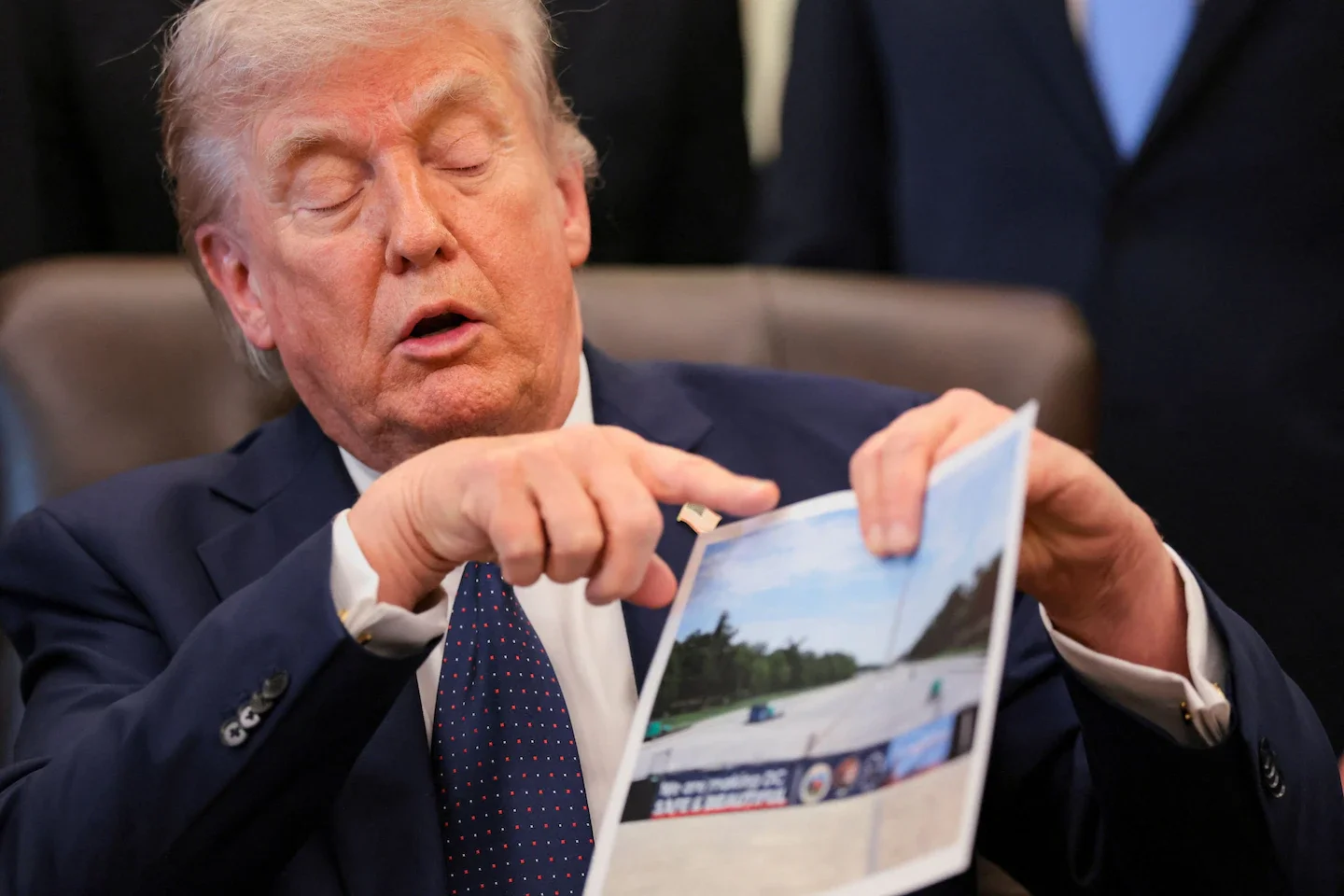 Trump’s blue Reflecting Pool plan sparks preservation backlash