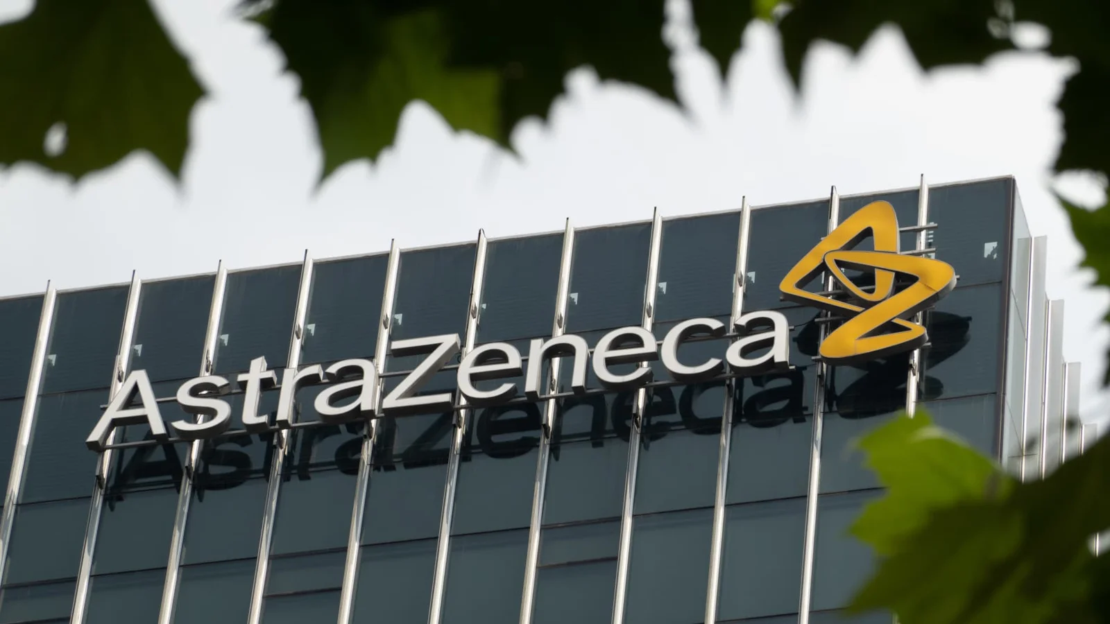 AstraZeneca stock slides after FDA advisory panel rejects camizestrant