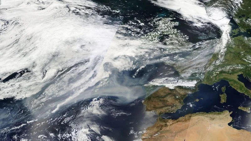Canadian Wildfire Smoke Reaches Europe and Clouds Skies.