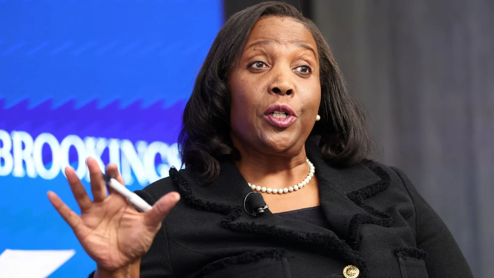 Fed Governor Lisa Cook Wins Temporary Shield as Supreme Court Blocks Trump Firing Bid