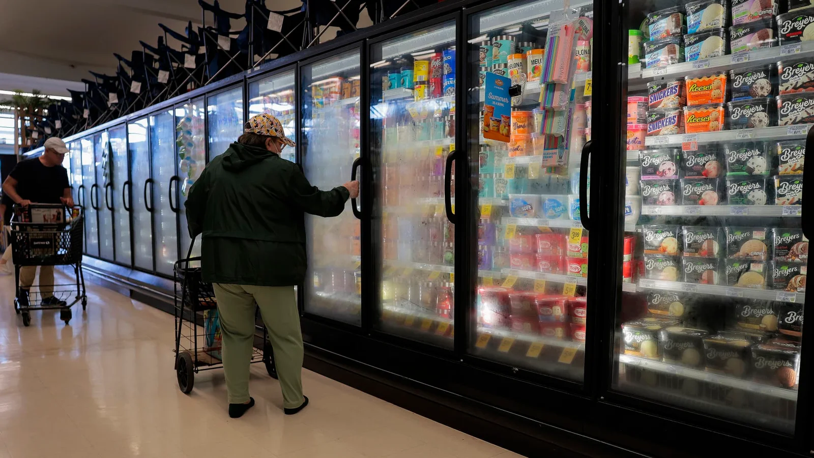 US Q2 Growth Slows to 1.5% as Inflation Remains Above Target
