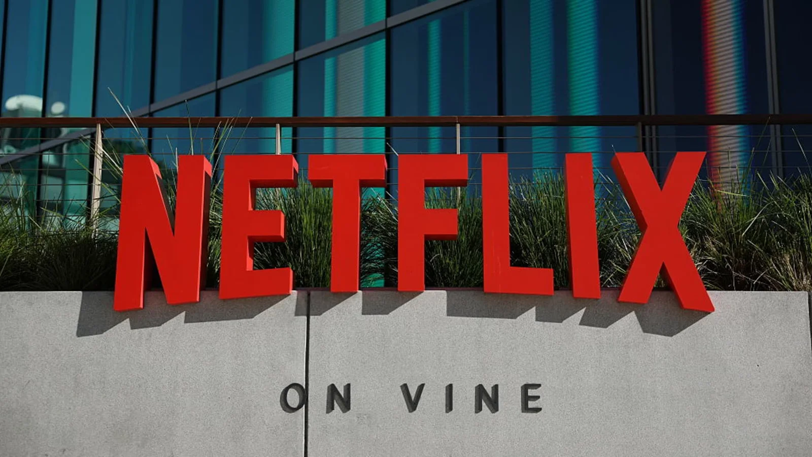 Netflix Tests Megadeals, But Keeps Its Core in Focus