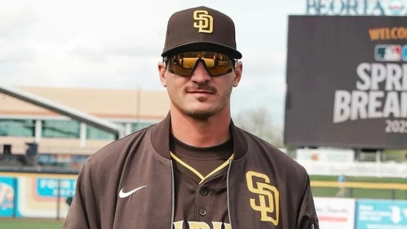 Padres staffer detained by ICE after Texas airport arrest