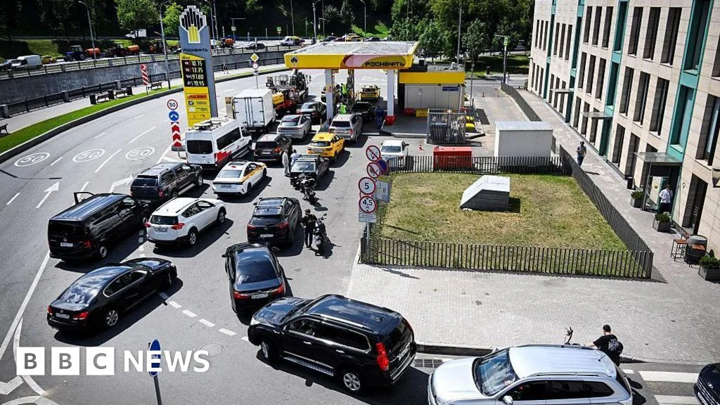 Russia's petrol queues test public patience as war drags on