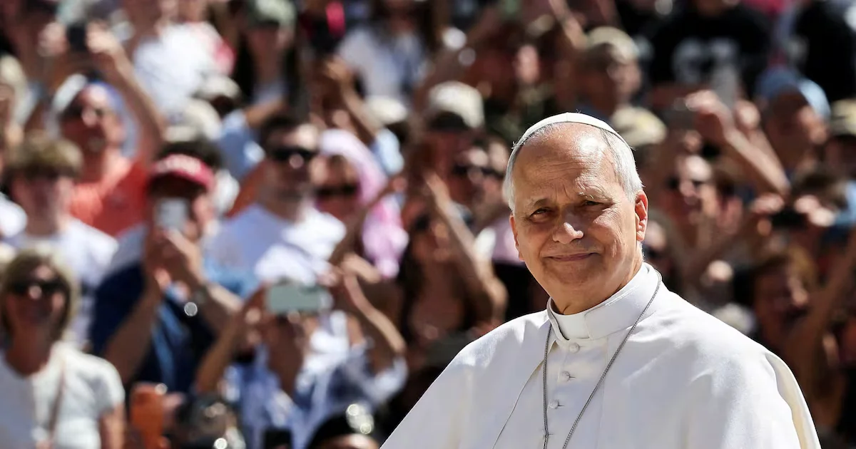 Pope Leo XIV Races to Aid Fainting Priest at Vatican General Audience