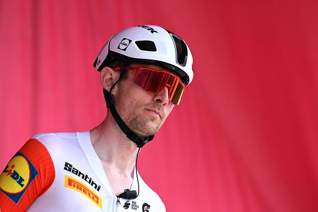 Gee-West fights back after Giro d'Italia crash, trims GC loss in Stage 2 chaos