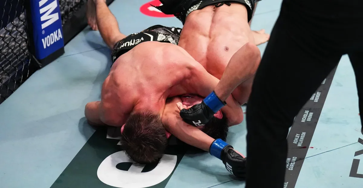 Mitchell nails last-second arm-triangle for bantamweight win at UFC Vegas 118