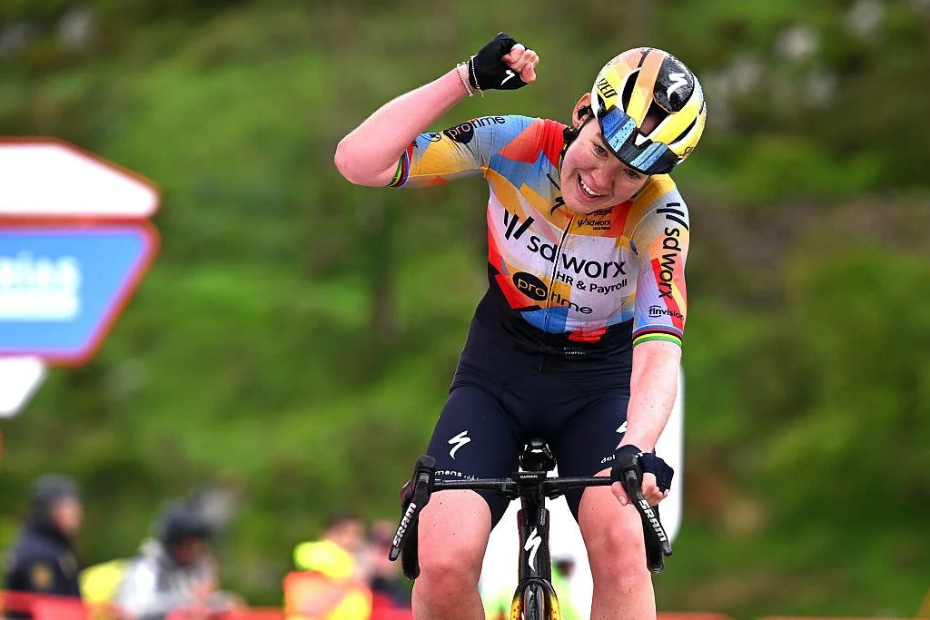 Van der Breggen storms Les Praeres to take Vuelta Femenina stage 6 and the GC lead