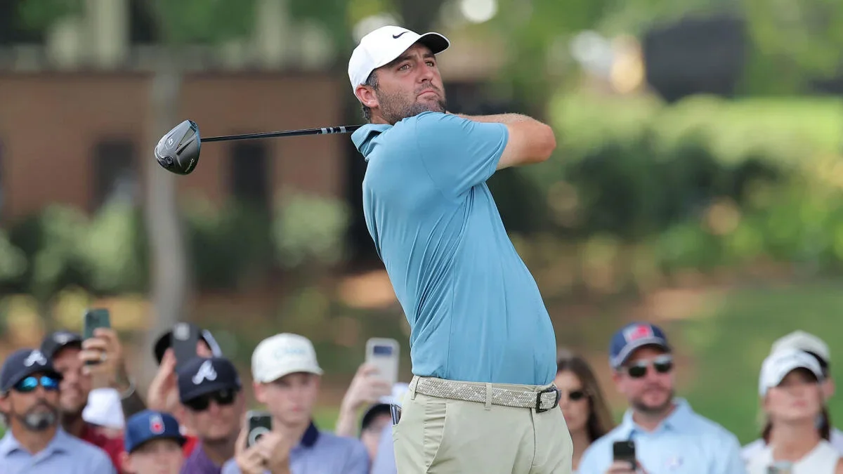 Hovland Extends Solo Lead as Tour Championship Drama Unfolds at East Lake