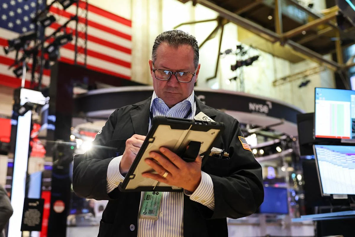 CPI heat nudges futures lower as inflation signals persist and oil climbs
