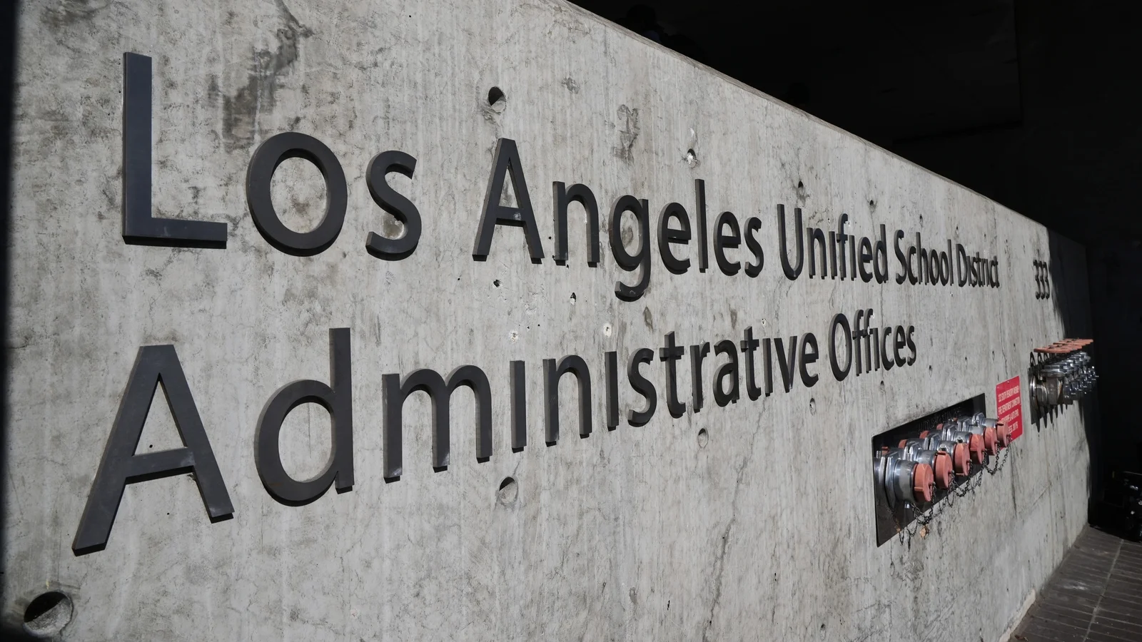 LAUSD averts strike as SEIU Local 99 reaches tentative pact to keep schools open