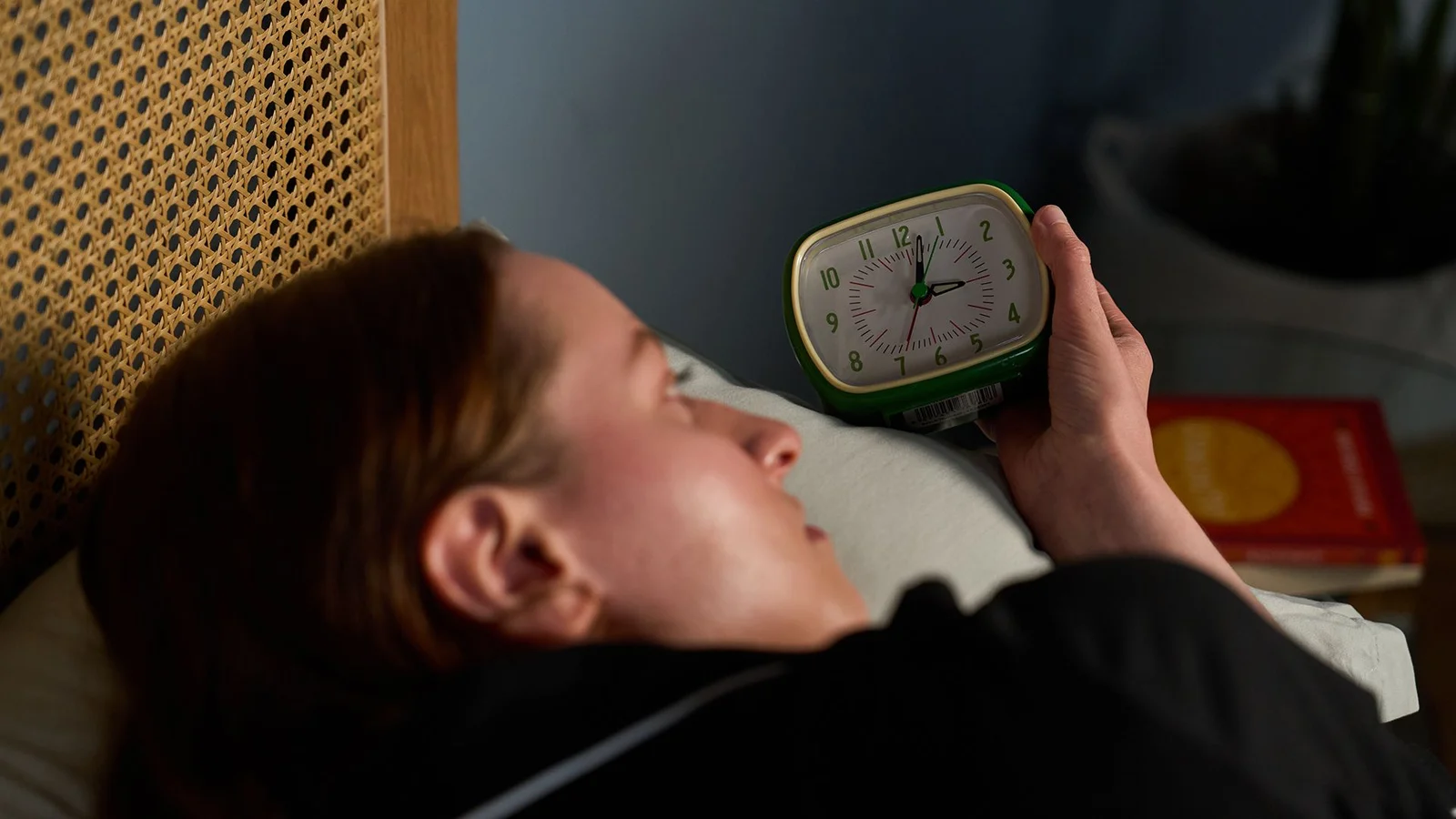 TV wind-down could be waking you at 3 a.m.—scientists weigh in
