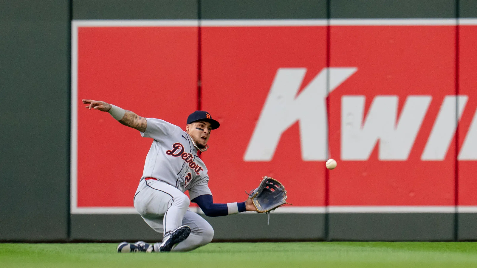 Tigers crumble in Minnesota as Twins erupt to a 15-2 rout