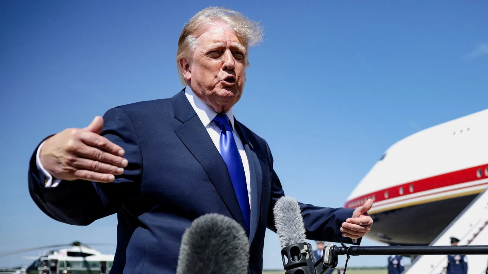 Trump Forecasts Oil Price Drop After the Midterms, Links Iran War to Election