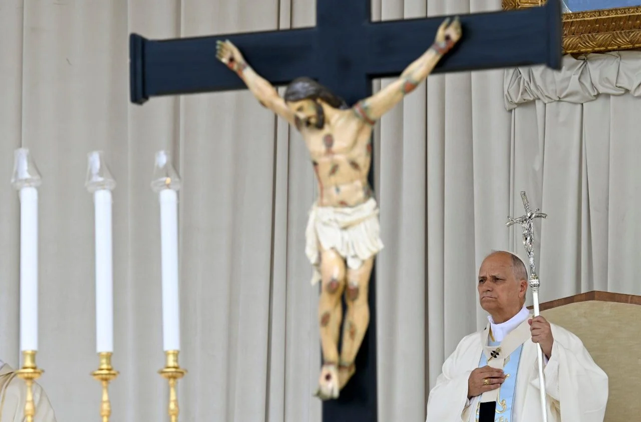 Pope in Pompeii Urges Mercy, Peace for World Leaders Through Mary’s Rosary